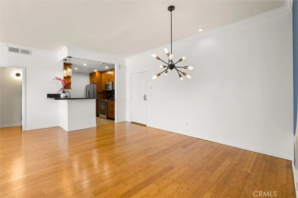 11225 Peach Grove #203 North Hollywood, CA 91601
