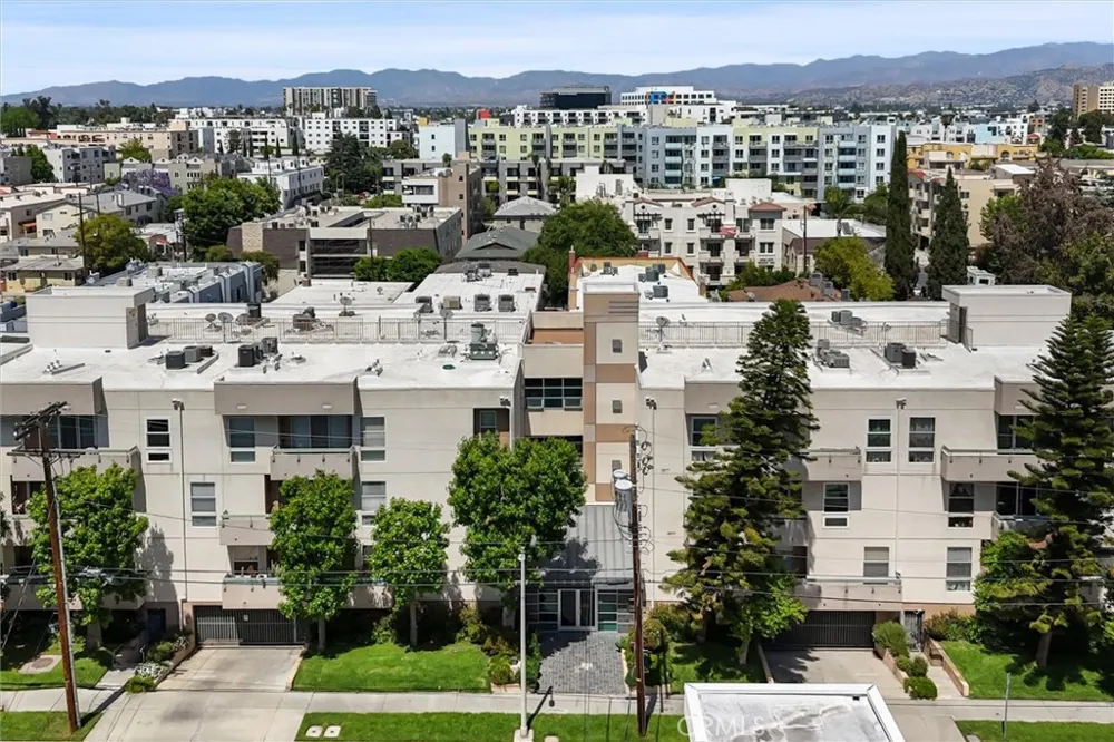 11225 Peach Grove #203 North Hollywood, CA 91601