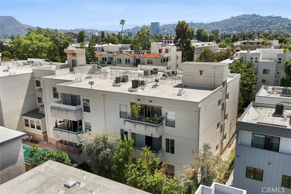 11225 Peach Grove #203 North Hollywood, CA 91601