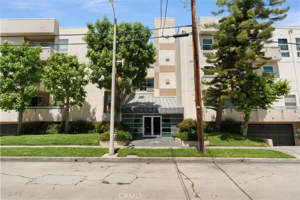 11225 Peach Grove #203 North Hollywood, CA 91601