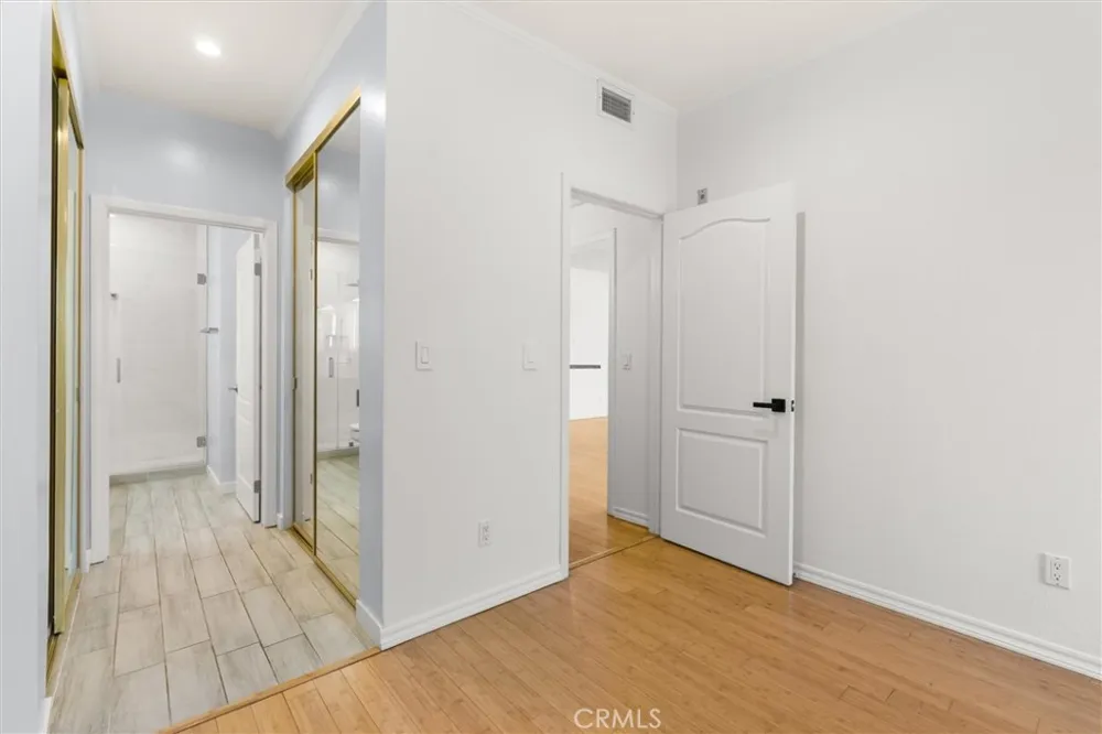 11225 Peach Grove #203 North Hollywood, CA 91601