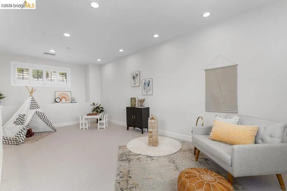 207 Flagship Court Richmond, CA 94801