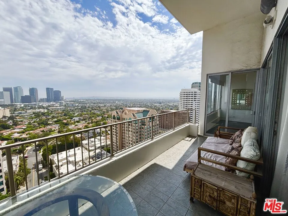 10501 Wilshire Boulevard #2304 Los Angeles, CA 90024