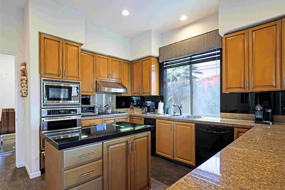 413 White Horse Trail Palm Desert, CA 92211