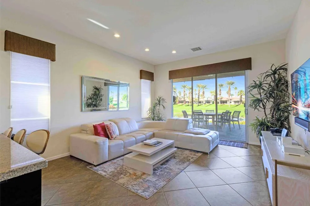 413 White Horse Trail Palm Desert, CA 92211