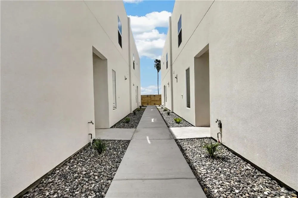2909 Santa Amanda #1 Weslaco, TX 78596