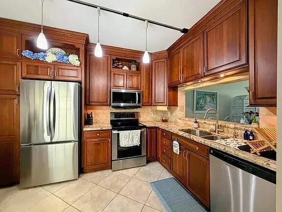 134 CYPRESS POINT DRIVE #134 Palm Beach Gardens, FL 33418