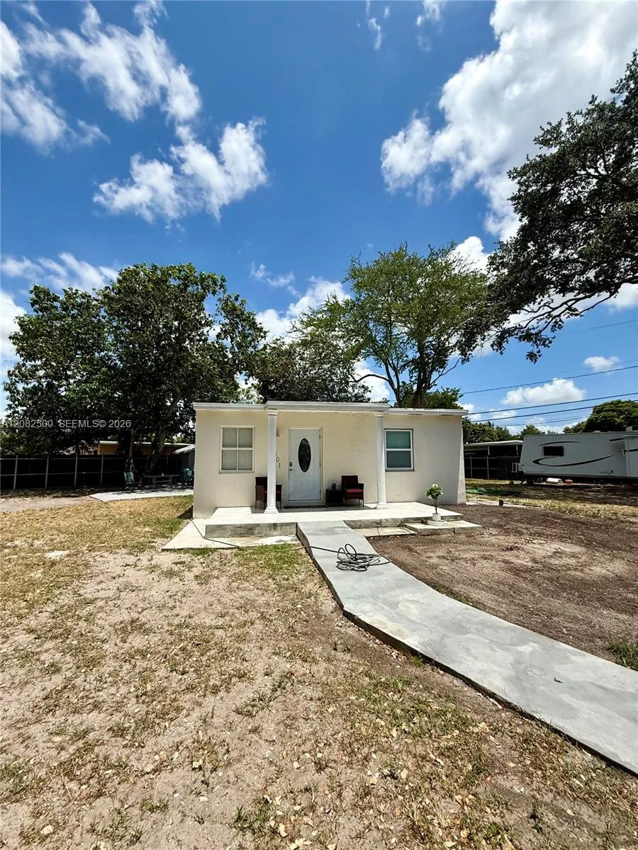12801 Westview Dr Miami, FL 33167