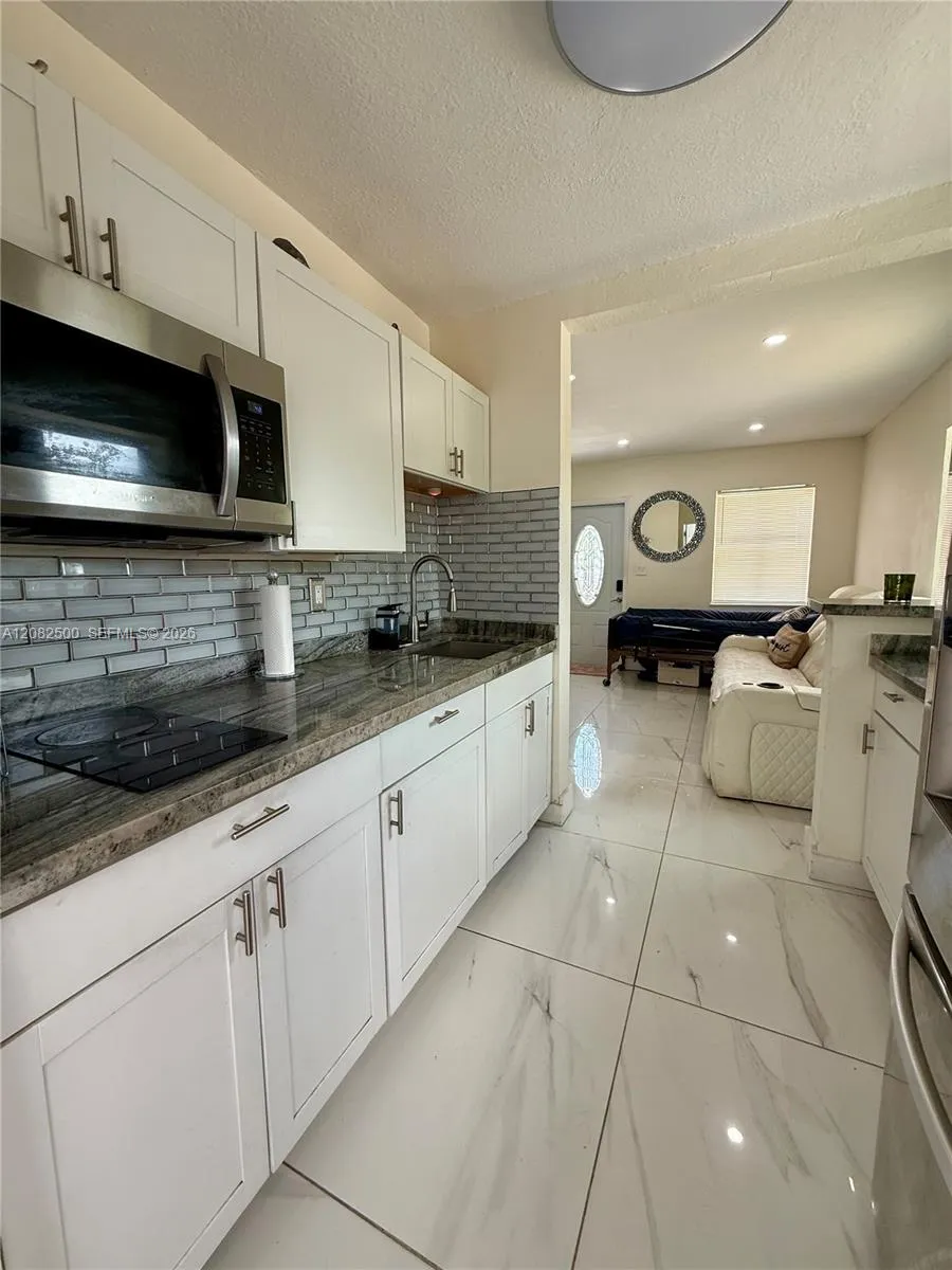 12801 Westview Dr Miami, FL 33167