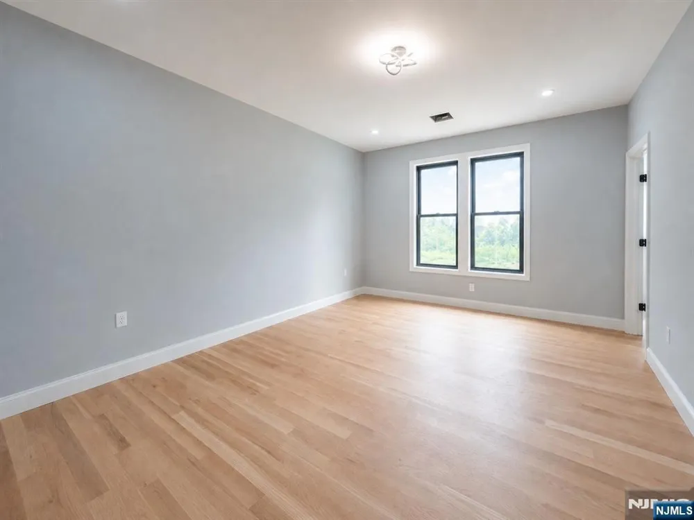 412 Gregory Road Paramus, NJ 07652