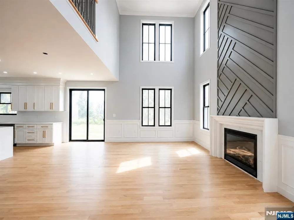 412 Gregory Road Paramus, NJ 07652