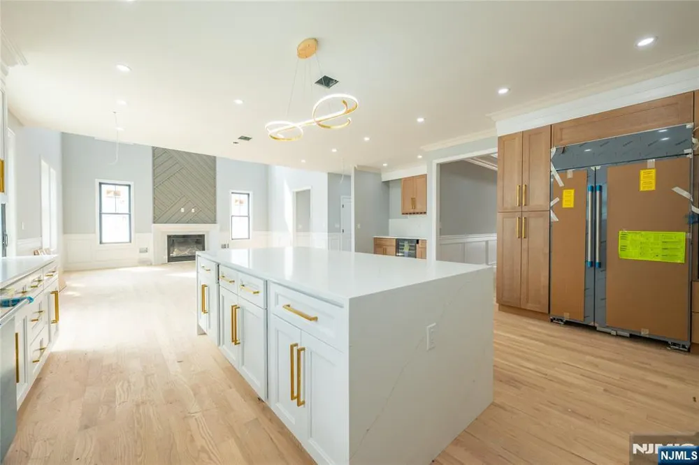 412 Gregory Road Paramus, NJ 07652