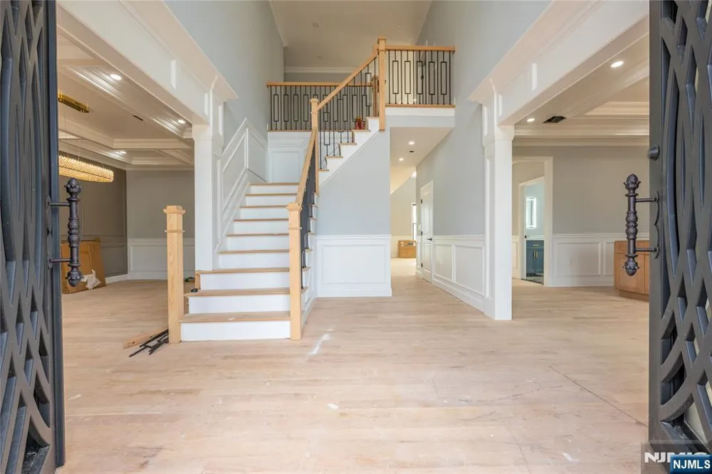 412 Gregory Road Paramus, NJ 07652