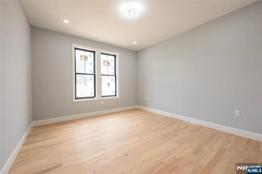 412 Gregory Road Paramus, NJ 07652
