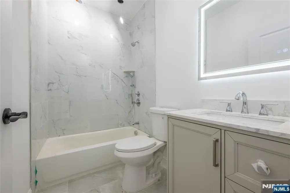 412 Gregory Road Paramus, NJ 07652