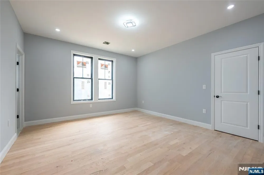 412 Gregory Road Paramus, NJ 07652