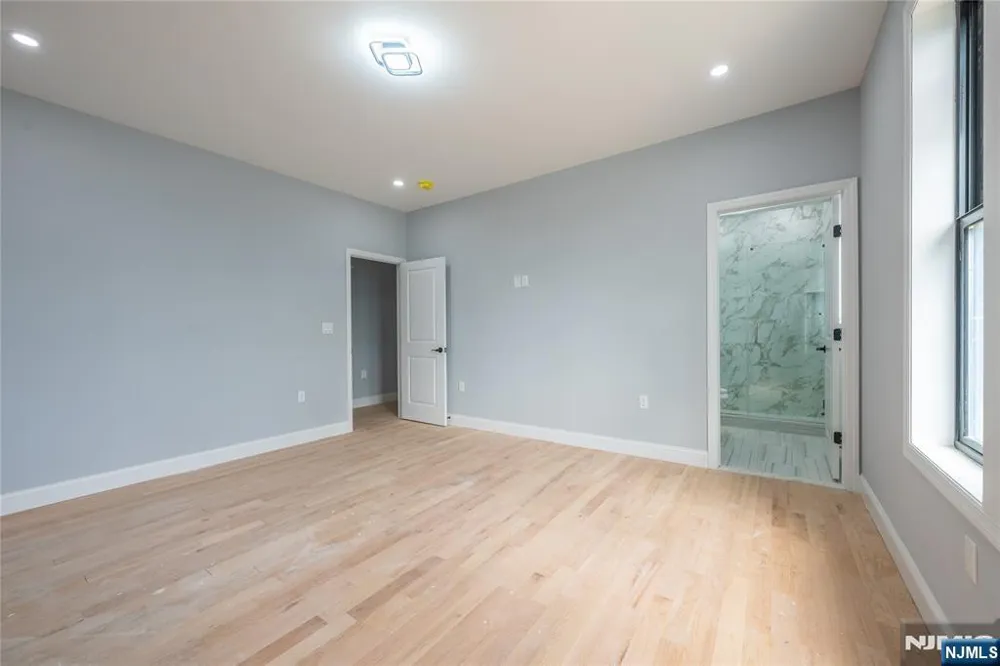 412 Gregory Road Paramus, NJ 07652