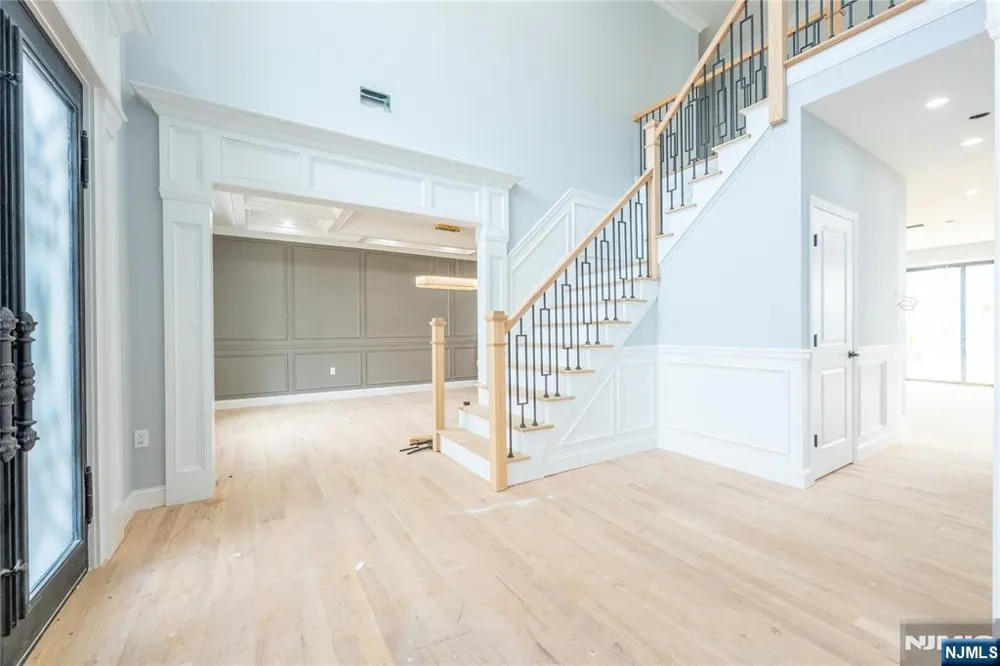 412 Gregory Road Paramus, NJ 07652