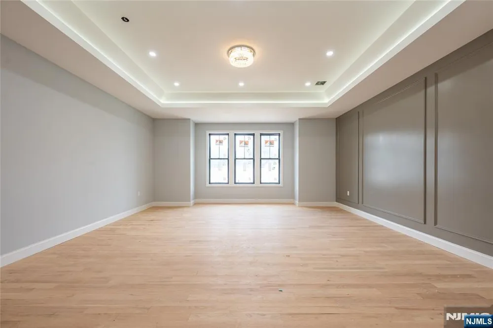 412 Gregory Road Paramus, NJ 07652