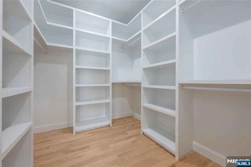 412 Gregory Road Paramus, NJ 07652