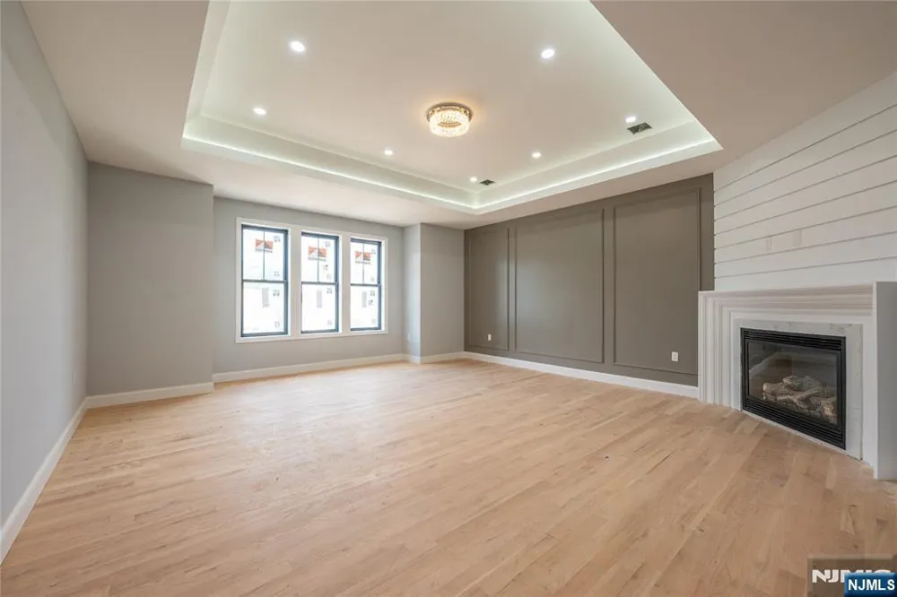 412 Gregory Road Paramus, NJ 07652