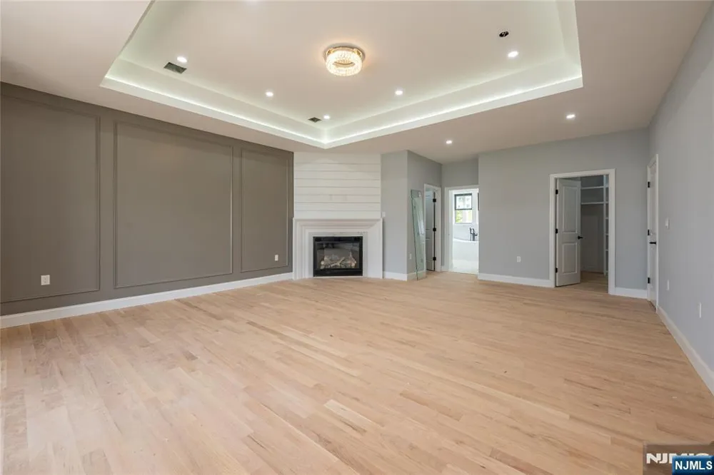 412 Gregory Road Paramus, NJ 07652