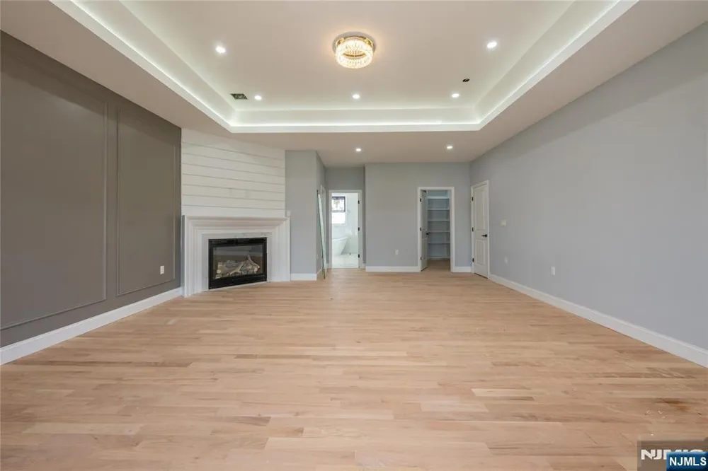 412 Gregory Road Paramus, NJ 07652