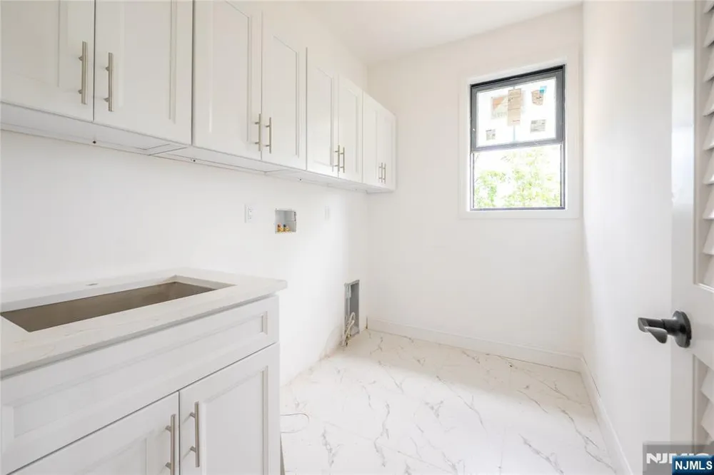 412 Gregory Road Paramus, NJ 07652