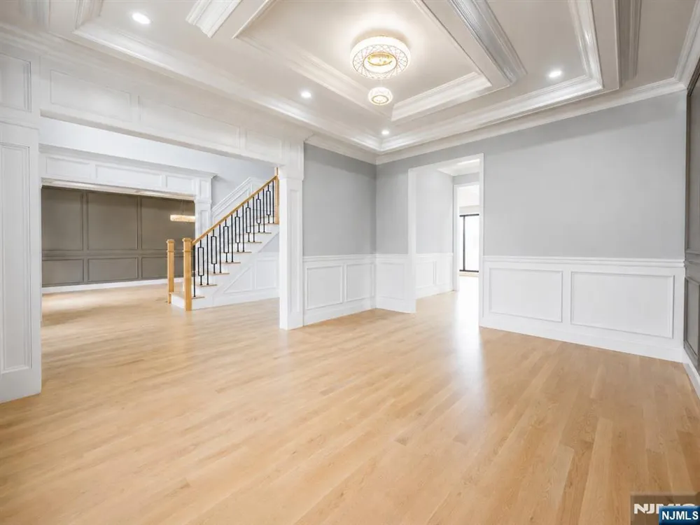 412 Gregory Road Paramus, NJ 07652