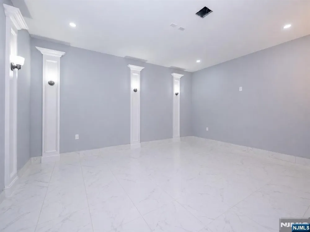 412 Gregory Road Paramus, NJ 07652