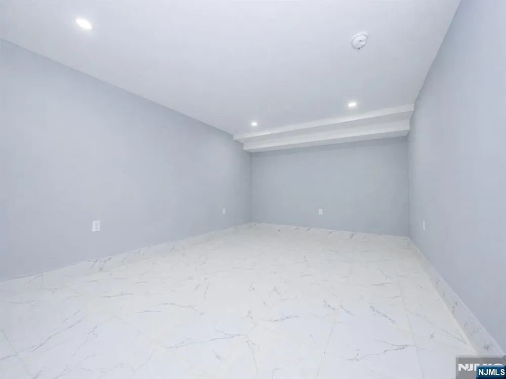 412 Gregory Road Paramus, NJ 07652