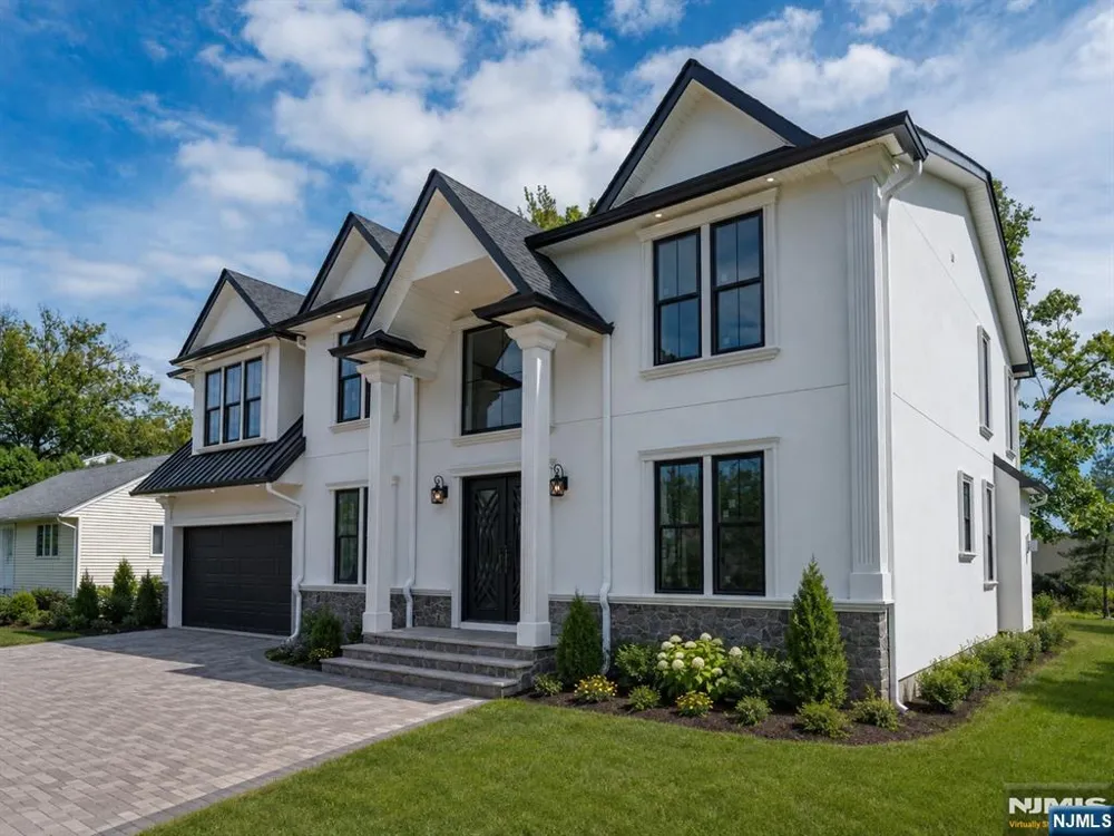 412 Gregory Road Paramus, NJ 07652