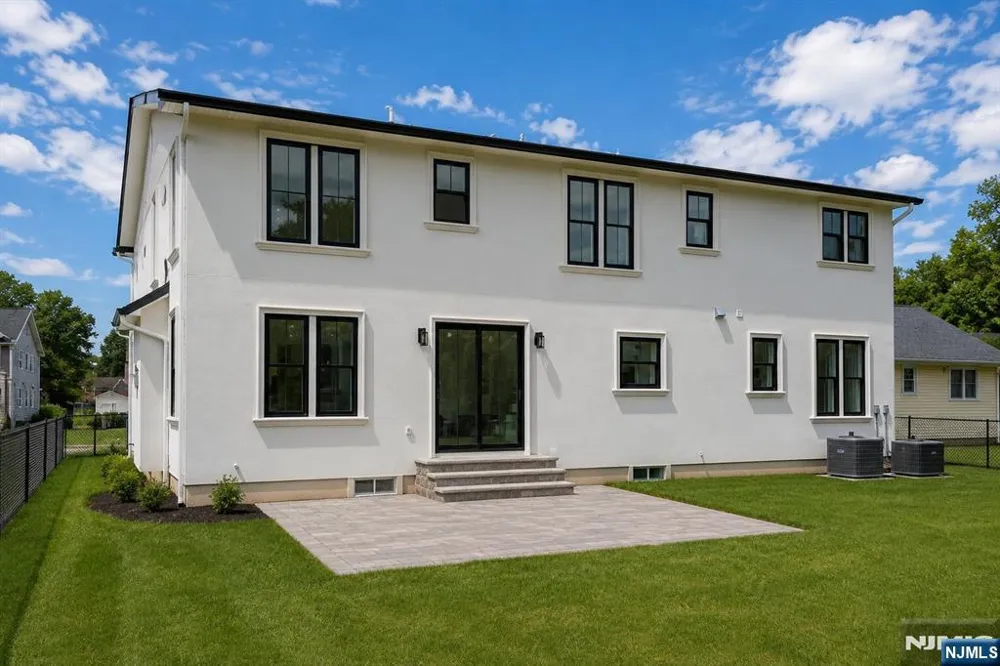 412 Gregory Road Paramus, NJ 07652