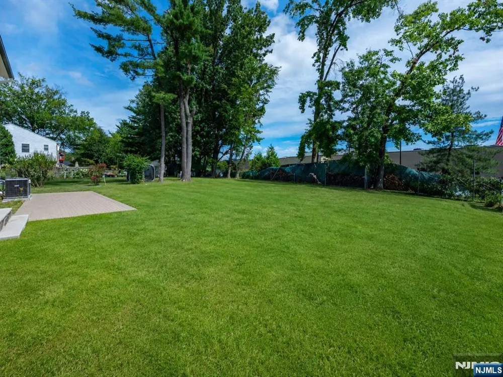 412 Gregory Road Paramus, NJ 07652