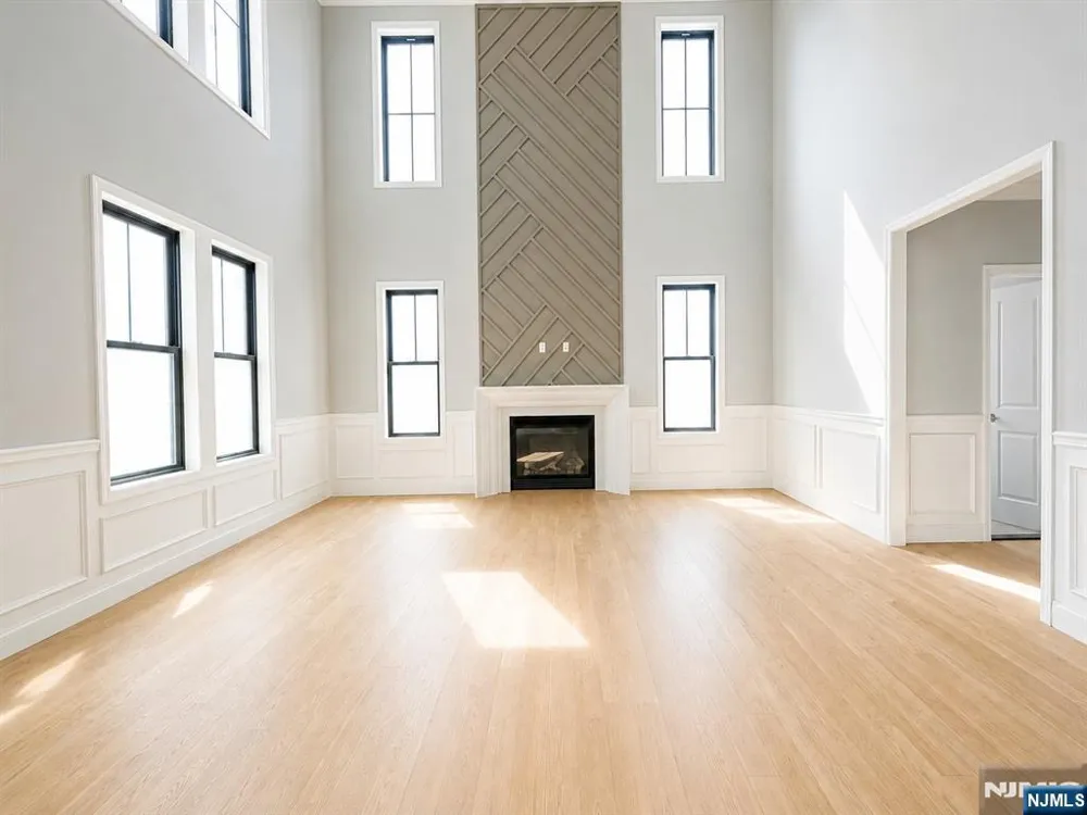 412 Gregory Road Paramus, NJ 07652