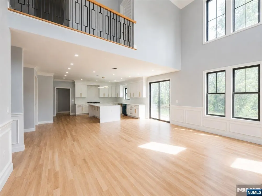 412 Gregory Road Paramus, NJ 07652