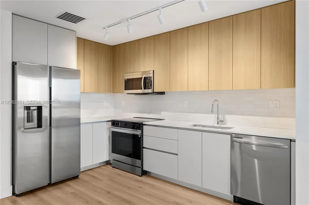 215 SE 4th St #202 Hallandale Beach, FL 33009