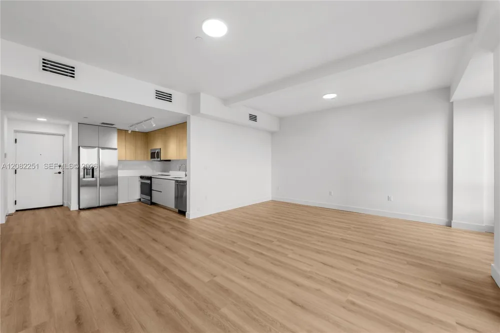 215 SE 4th St #202 Hallandale Beach, FL 33009