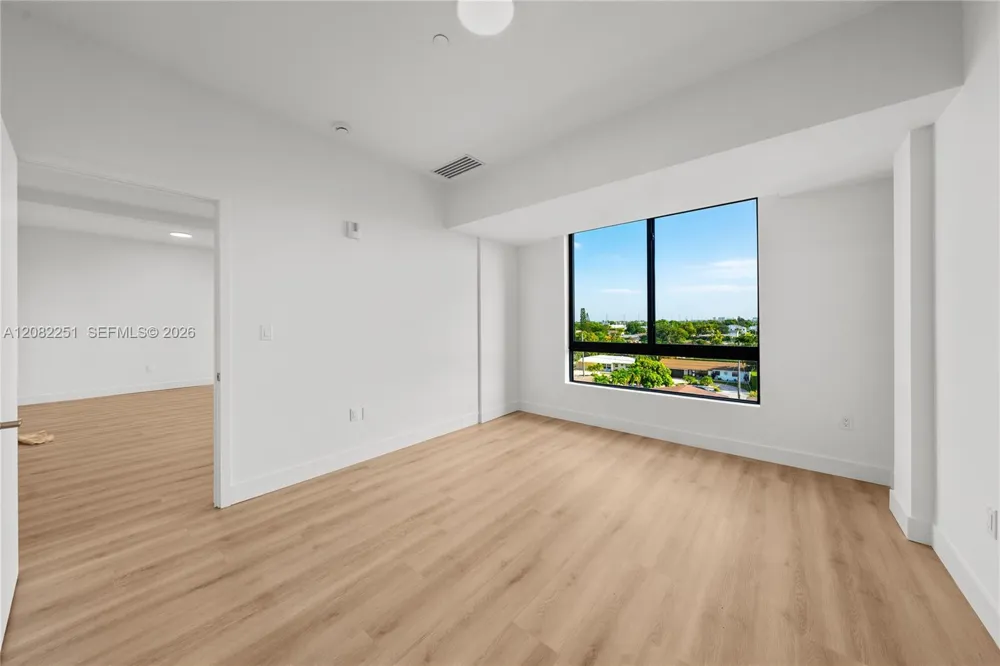215 SE 4th St #202 Hallandale Beach, FL 33009