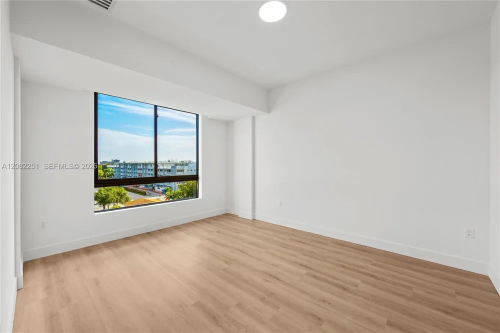 215 SE 4th St #202 Hallandale Beach, FL 33009