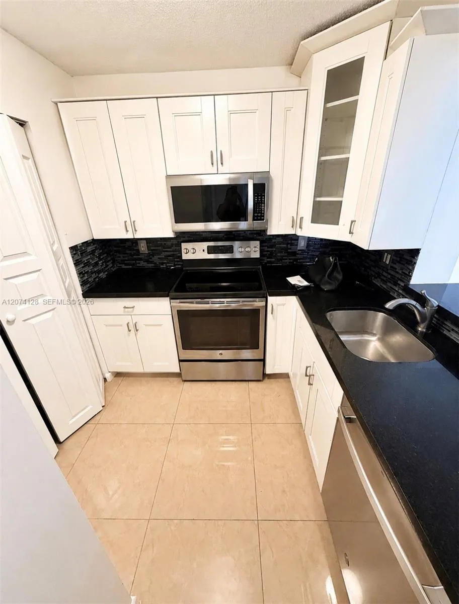 2721 Ocean Club Blvd #201 Hollywood, FL 33019