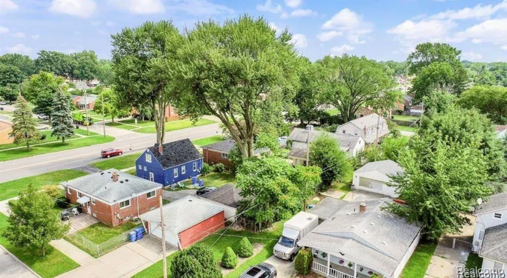 8676 Robindale Avenue Dearborn Heights City, MI 48127