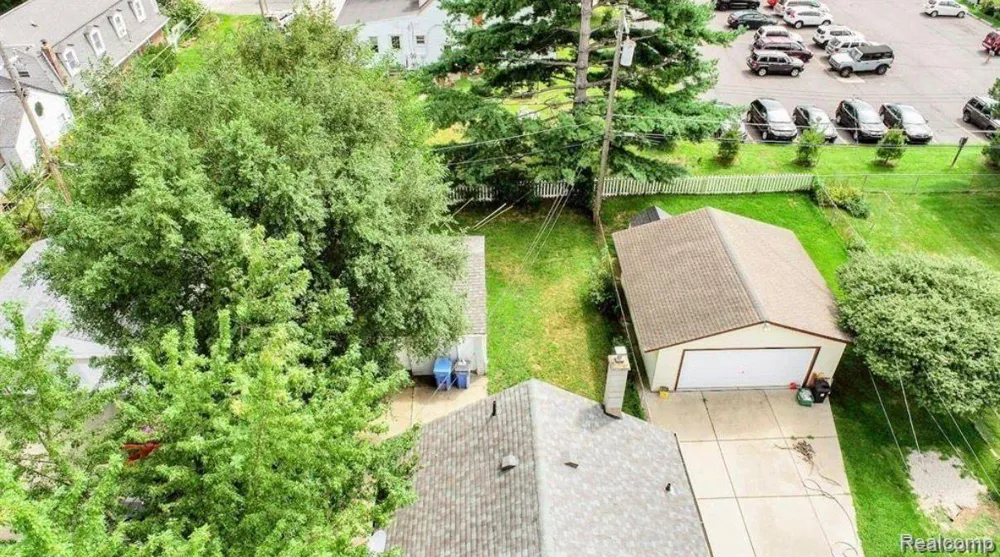 8676 Robindale Avenue Dearborn Heights City, MI 48127