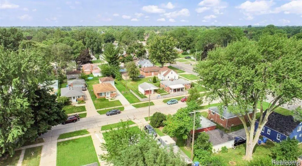 8676 Robindale Avenue Dearborn Heights City, MI 48127