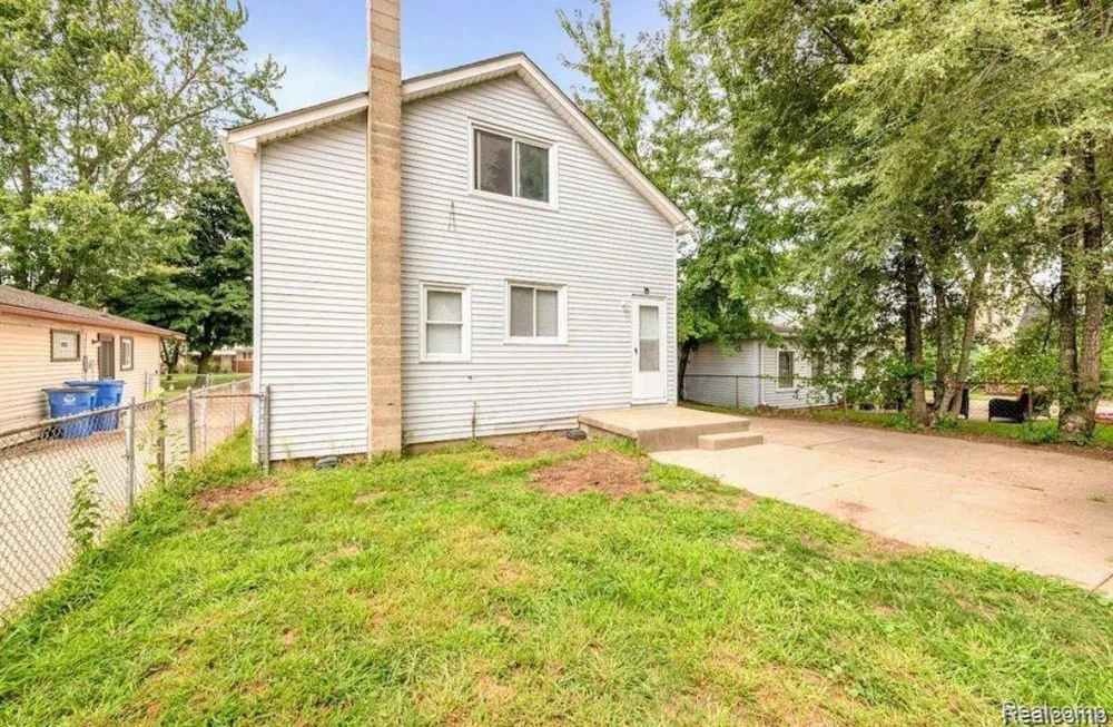 8676 Robindale Avenue Dearborn Heights City, MI 48127