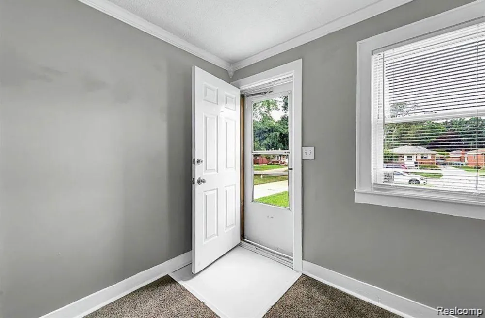8676 Robindale Avenue Dearborn Heights City, MI 48127