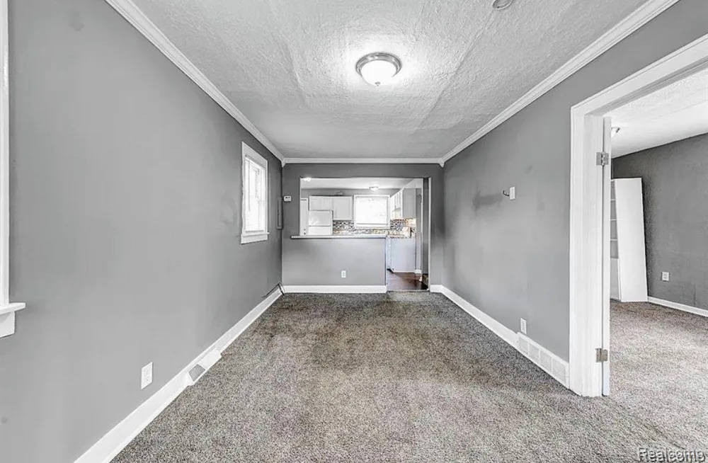8676 Robindale Avenue Dearborn Heights City, MI 48127