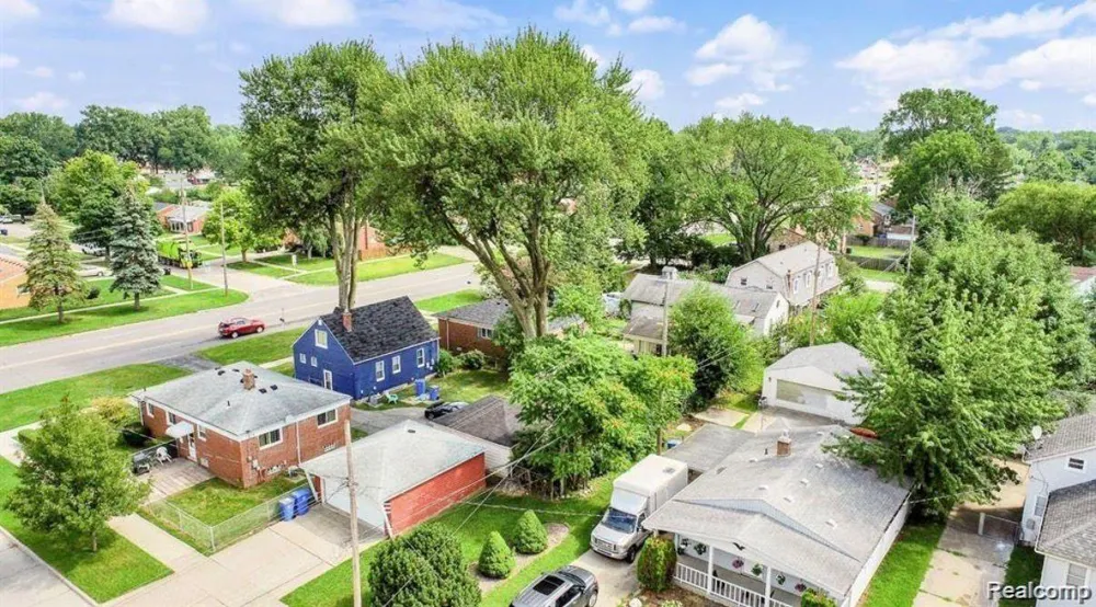8676 Robindale Avenue Dearborn Heights City, MI 48127