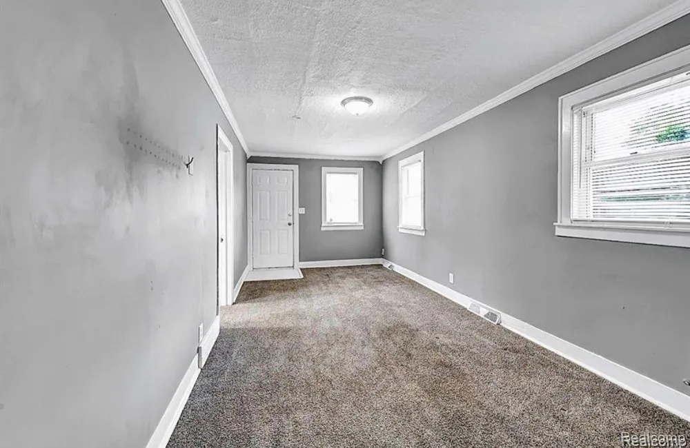 8676 Robindale Avenue Dearborn Heights City, MI 48127