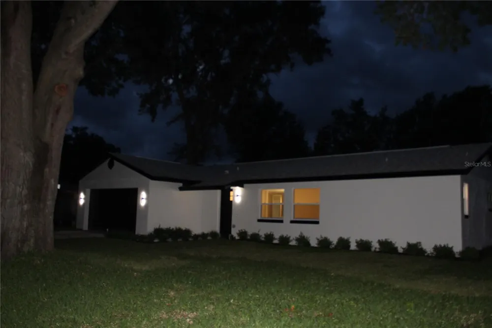 7015 CRESTLAKE DRIVE Orlando, FL 32819